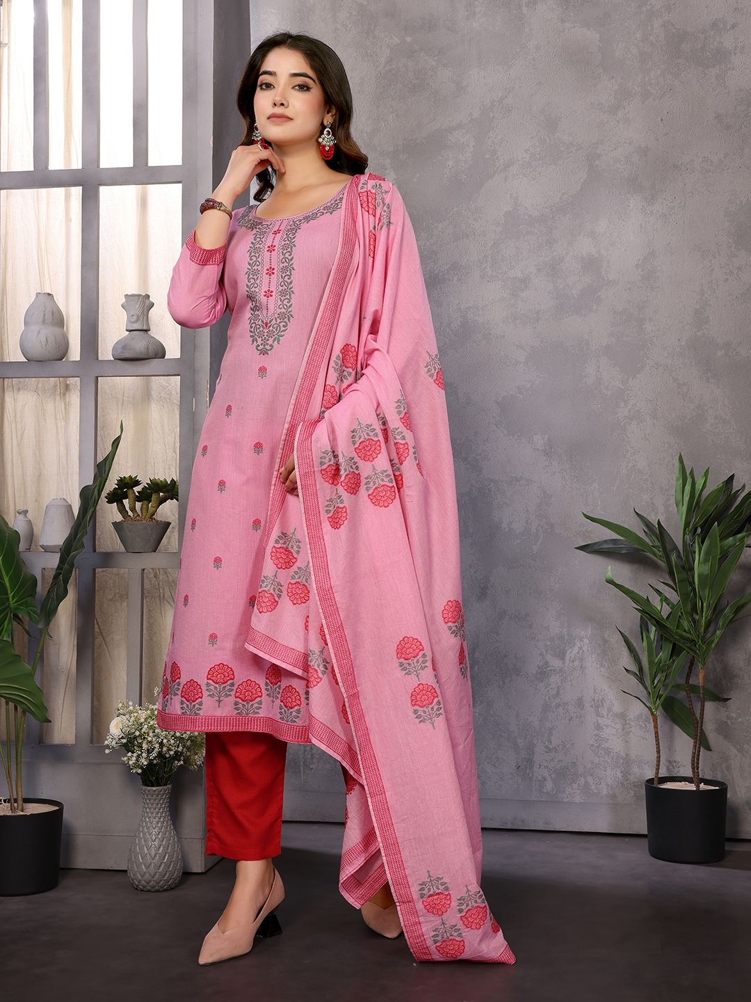 Pink Embroidery Cotton Straight Suit