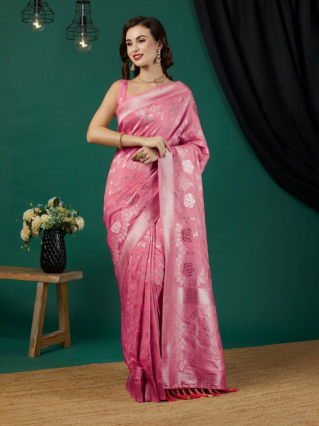 Pink Floral Jari Weaving Crepe Silk Saree