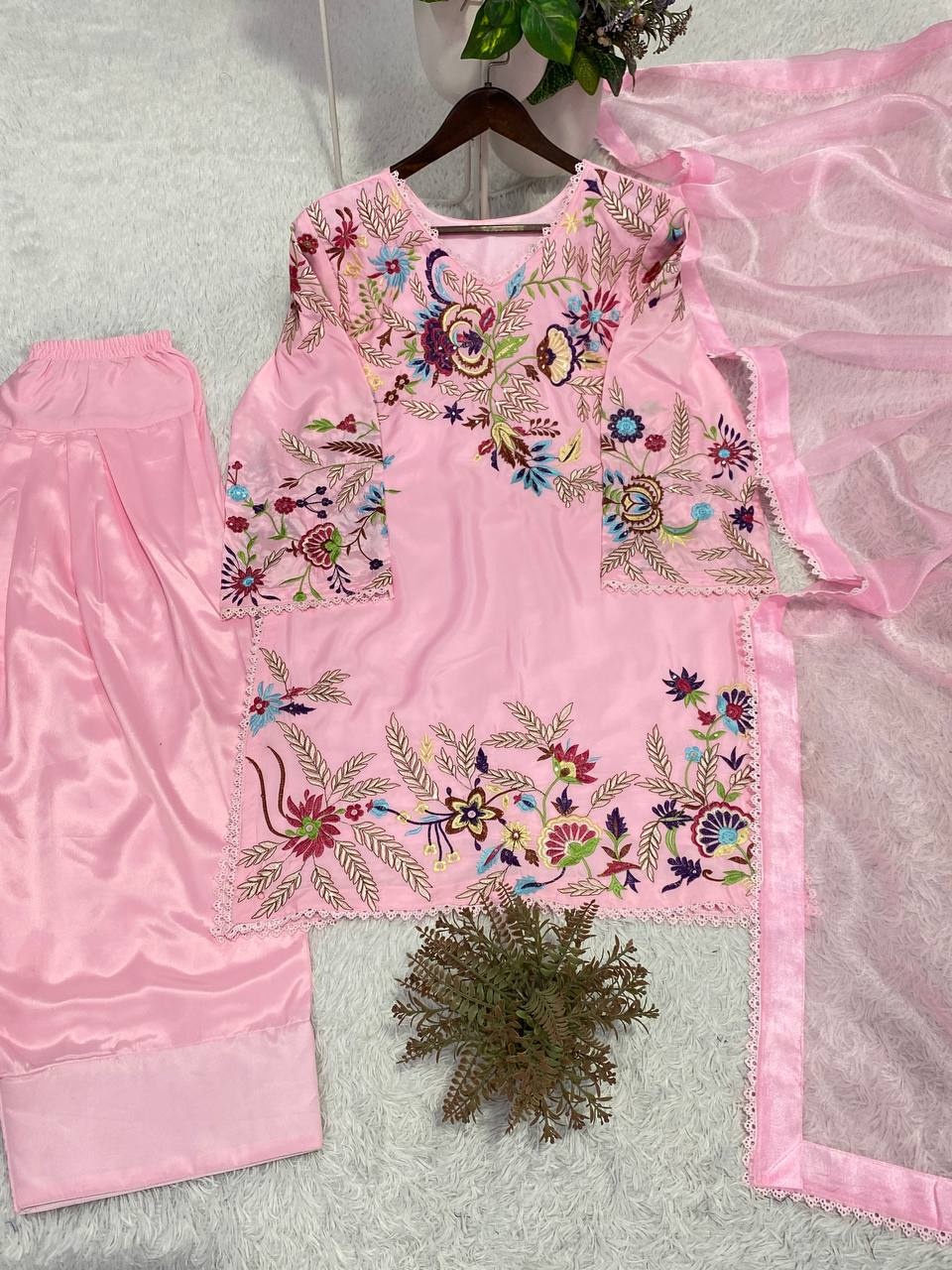 Pink Floral Sequance Embroidery Crepe Silk Indo Western Set