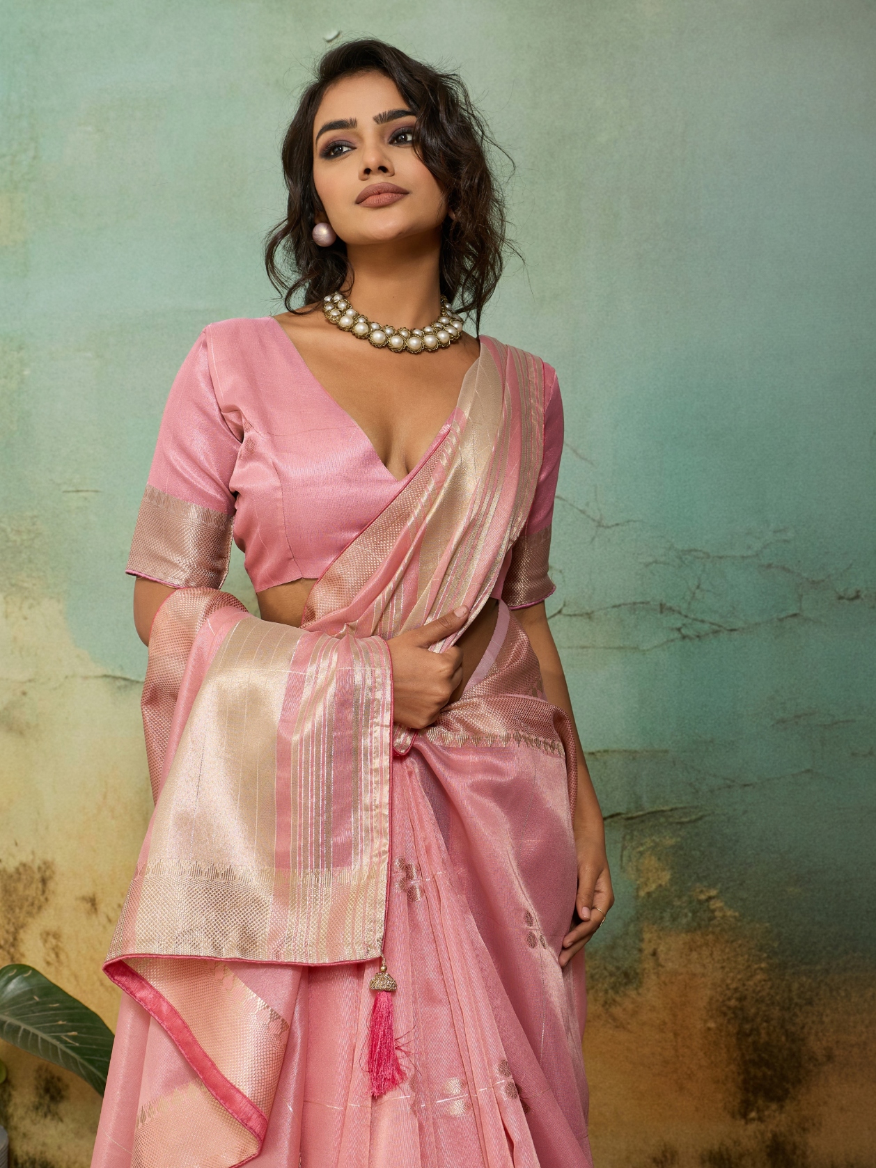 Pink Floral Zari Woven Tissue Linen Saree — alternate view