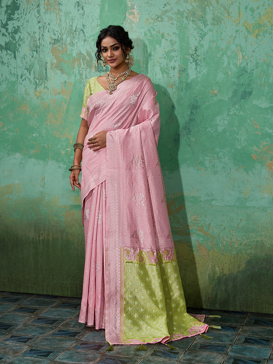 Pink Woven Zari Linen Saree
