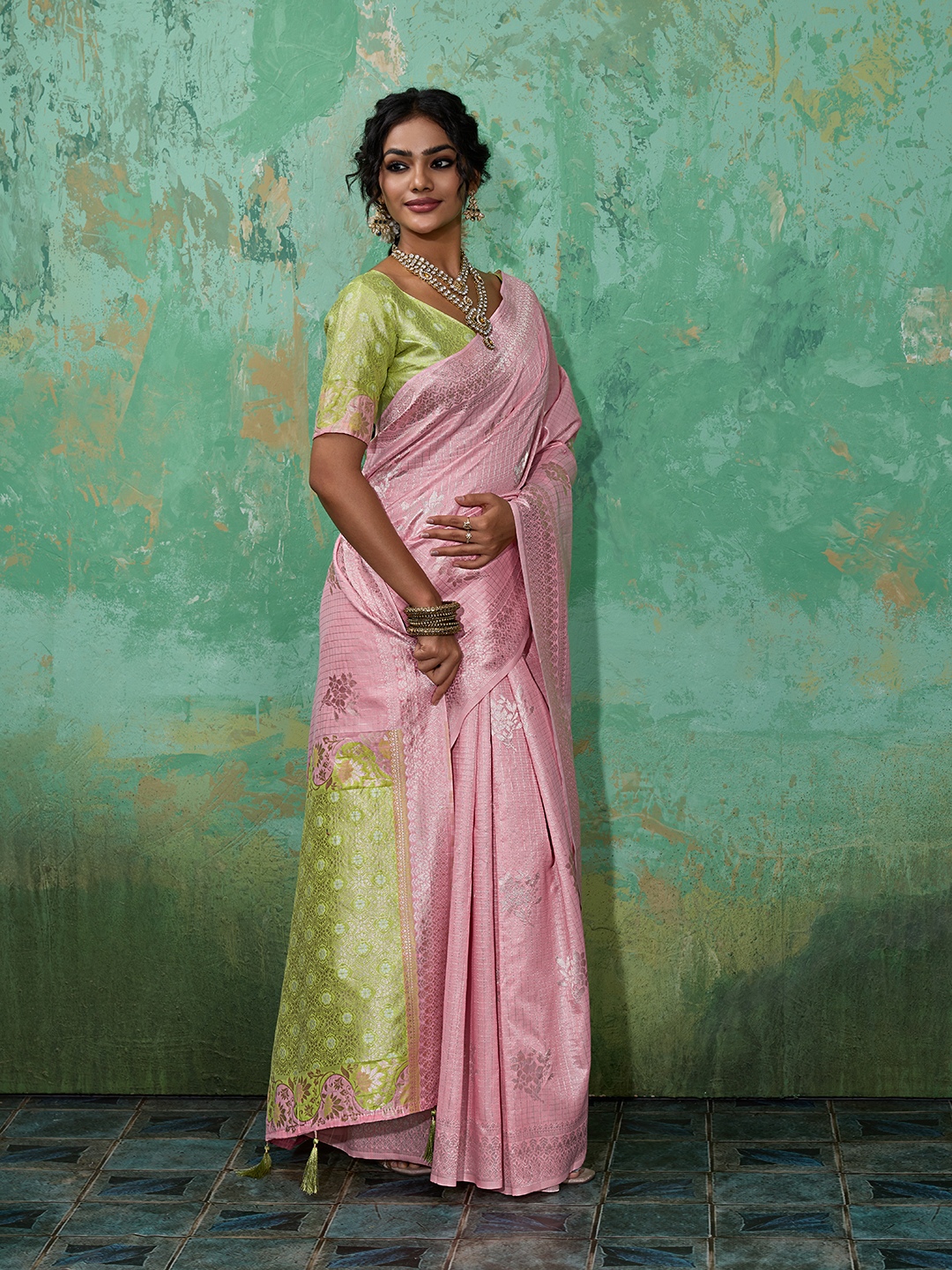 Pink Woven Zari Linen Saree