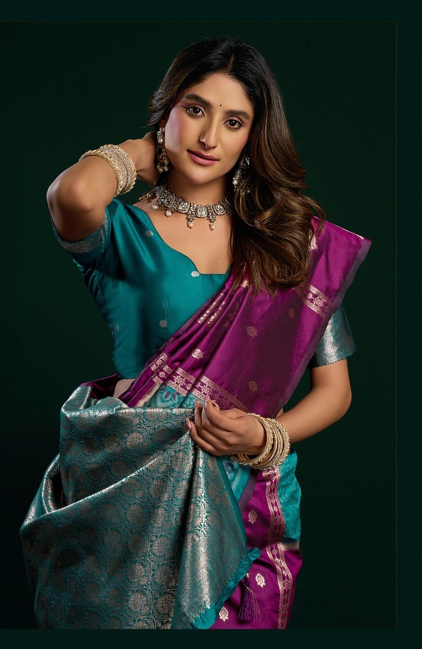 Purple Banarasi Silk Zari Woven Traditional Saree