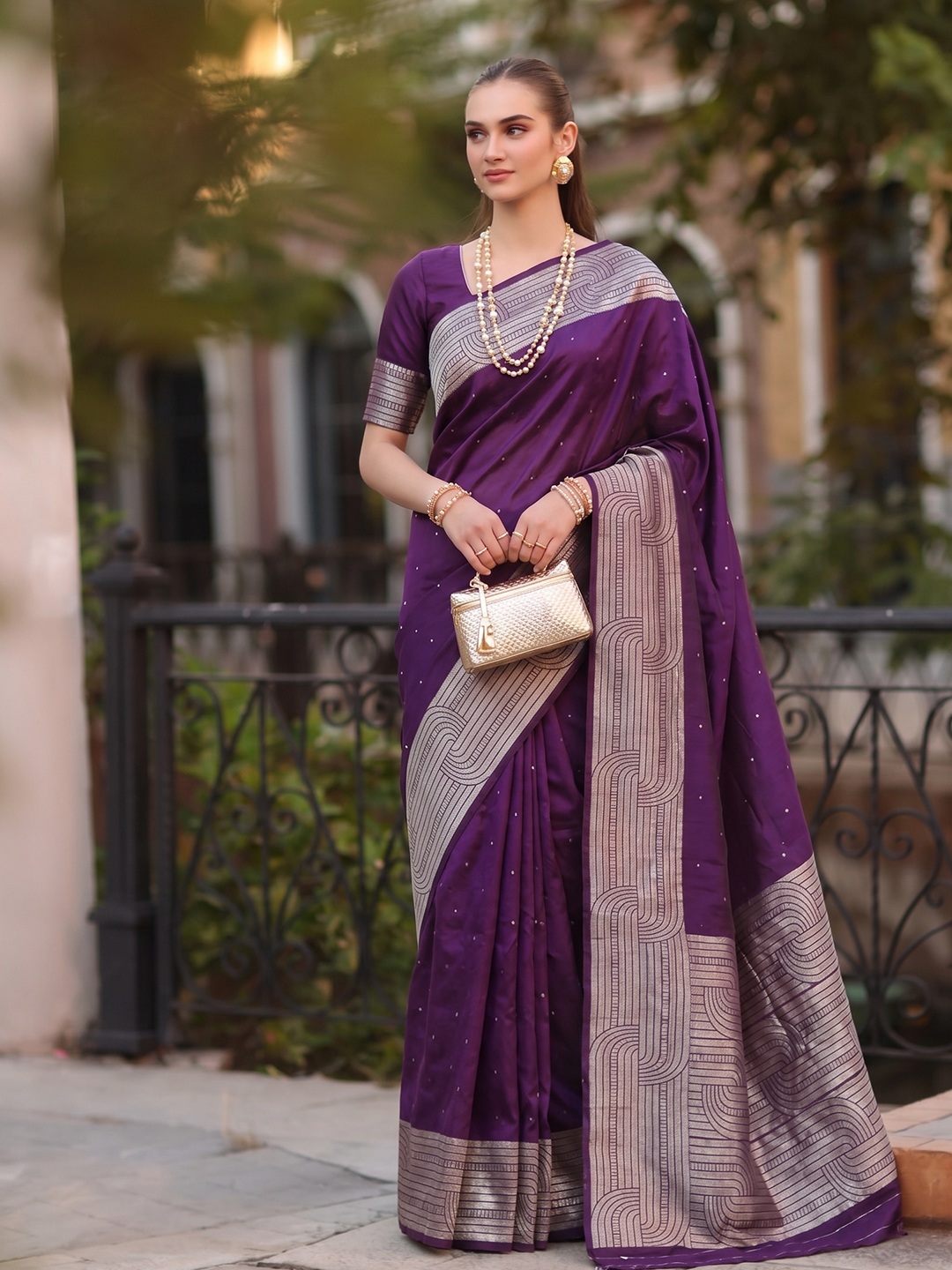 Purple Geometric Woven Cotton Blend Saree