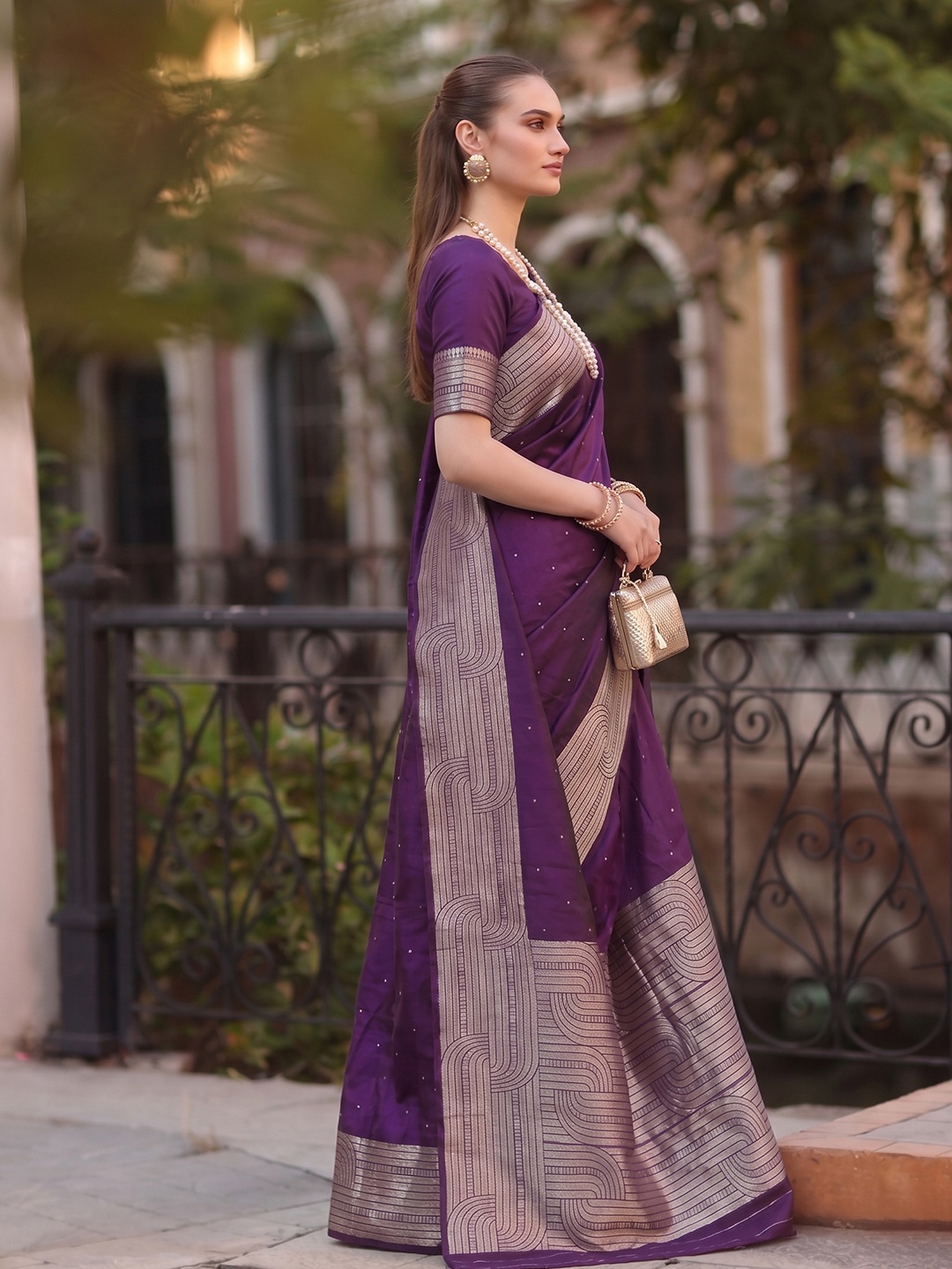 Purple Geometric Woven Cotton Blend Saree