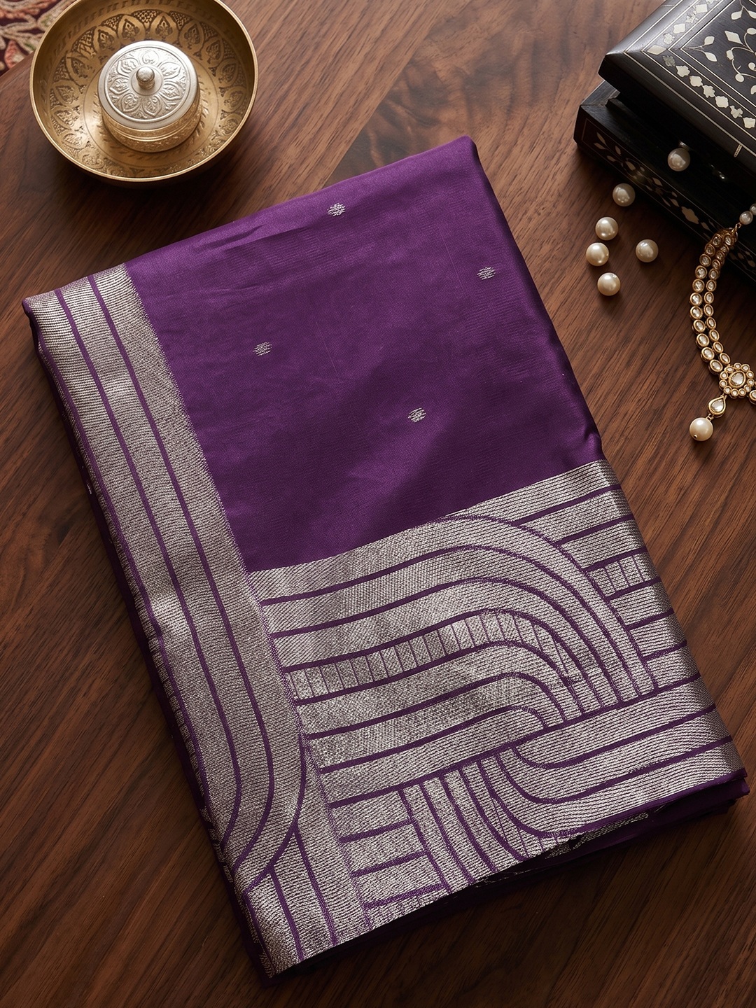 Purple Geometric Woven Cotton Blend Saree