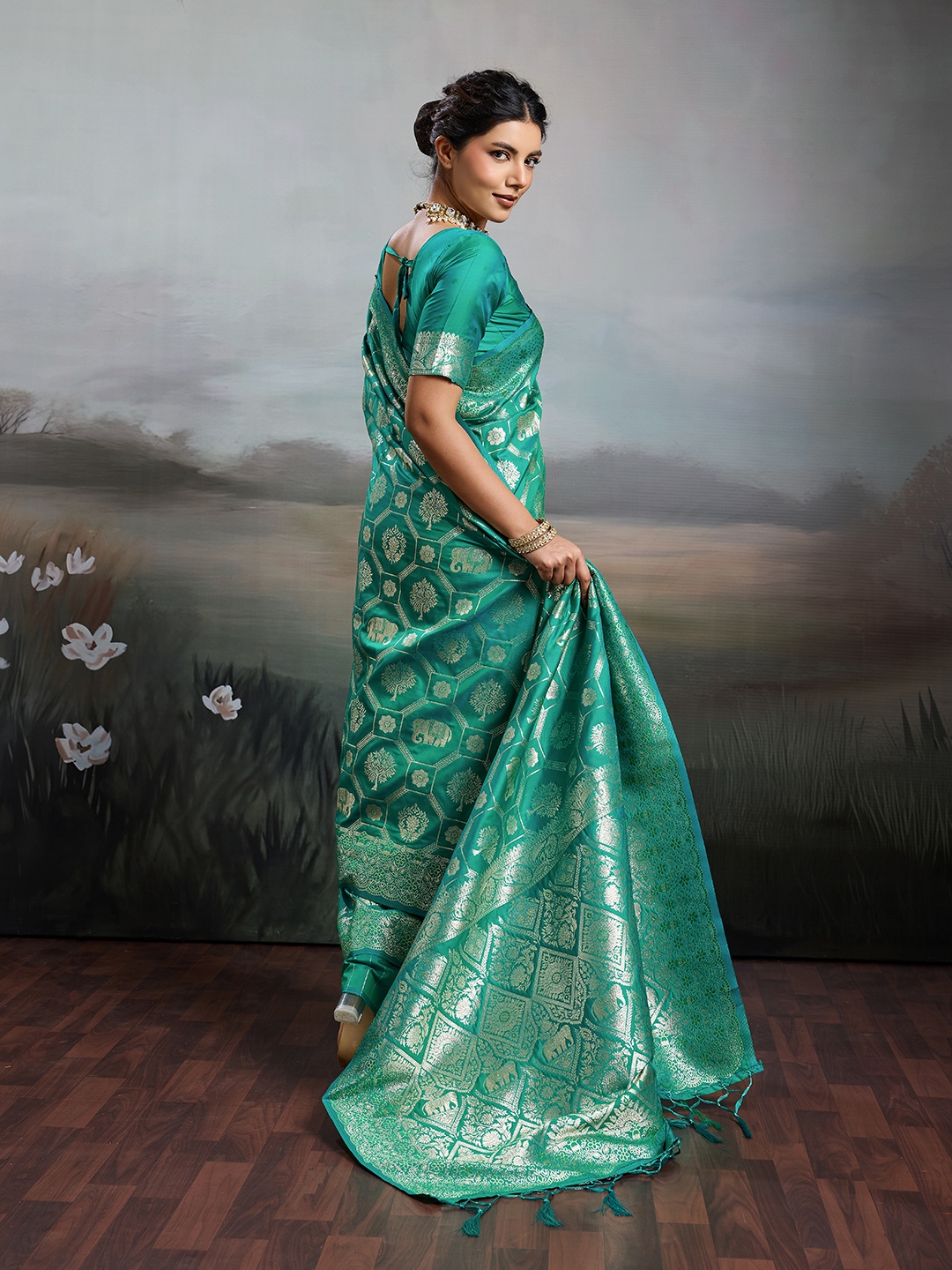 Rama Green Geometric Zari Silk Blend Saree — alternate view