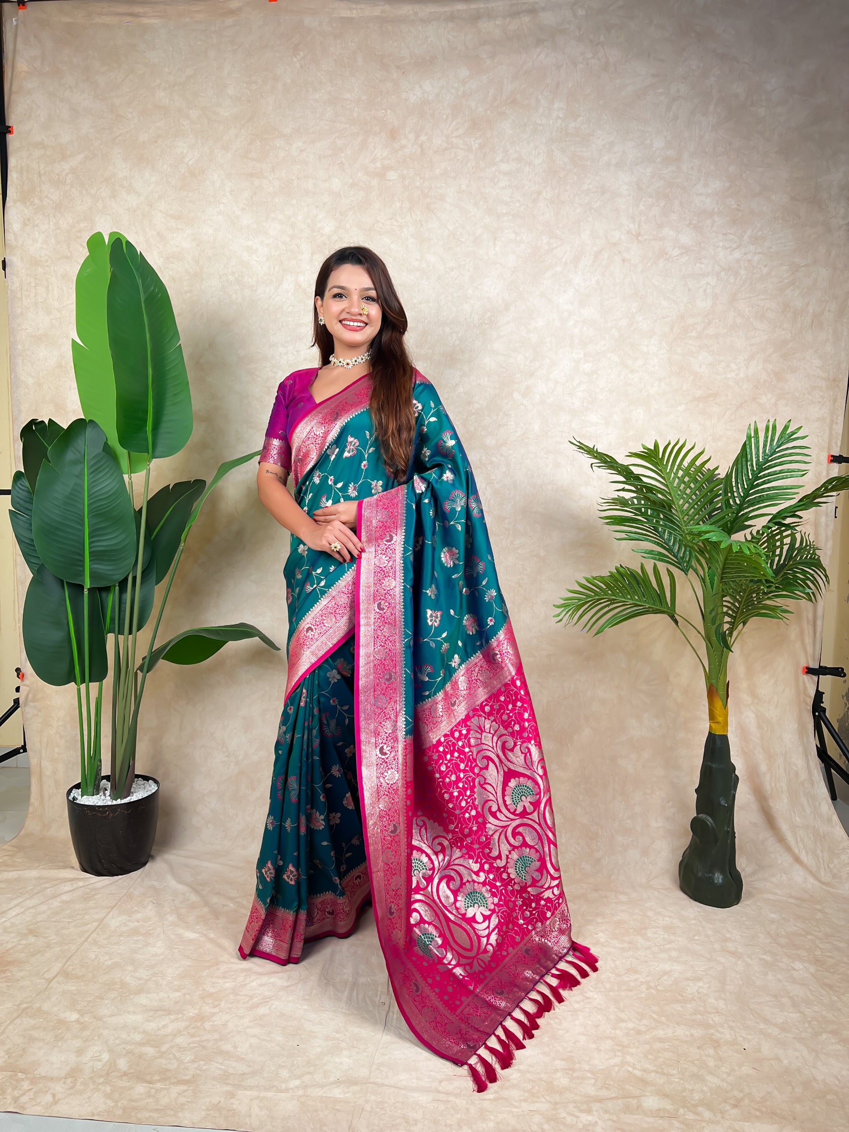 Rama Green Woven Zari Banarasi Silk Saree