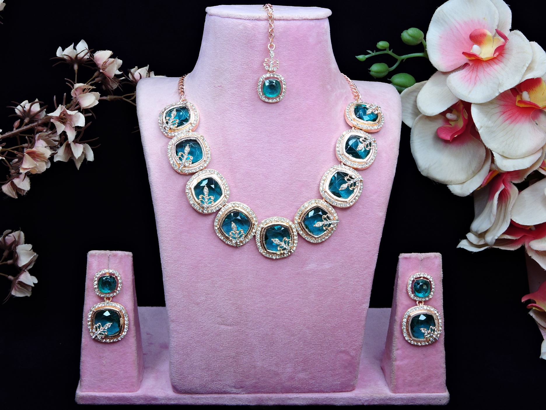 Sea Green Alloy Choker Necklace Set — alternate view