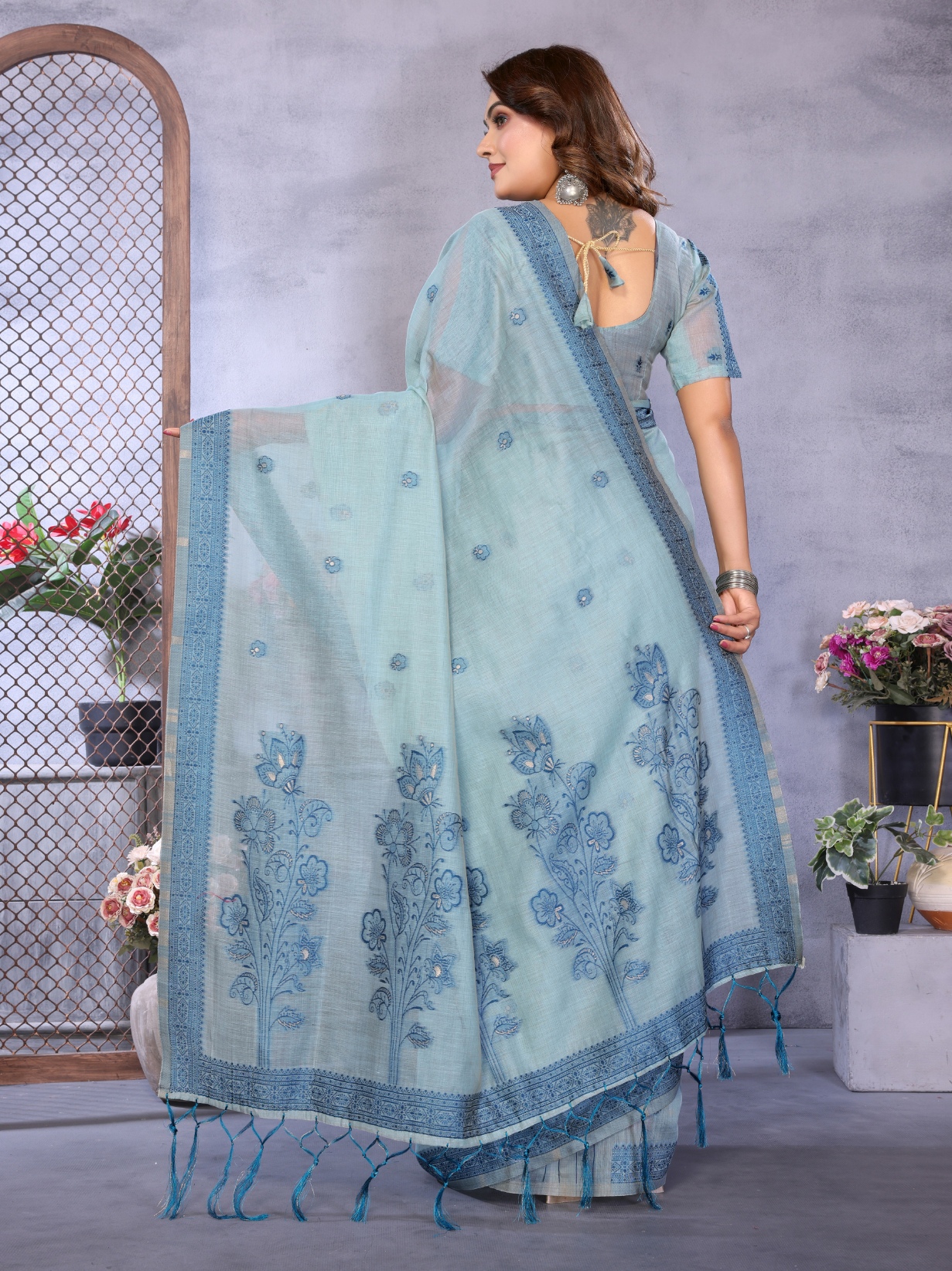 Sea Green Floral Jacquard Spun Cotton Saree — alternate view