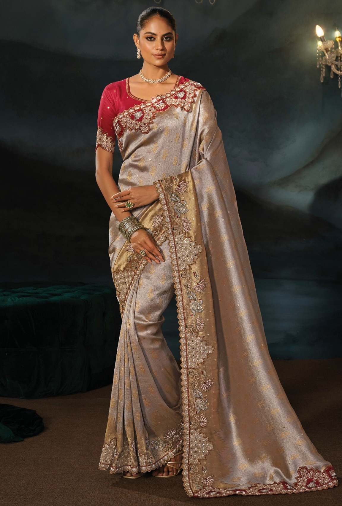 Silver Paisley Zari Thread Tanchoi Silk Saree