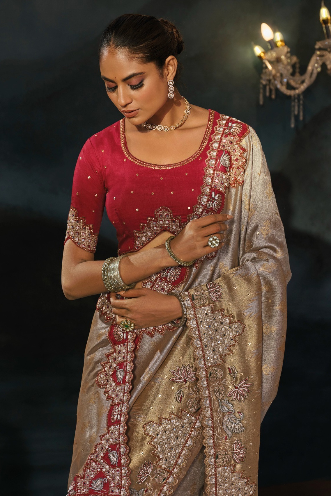 Silver Paisley Zari Thread Tanchoi Silk Saree
