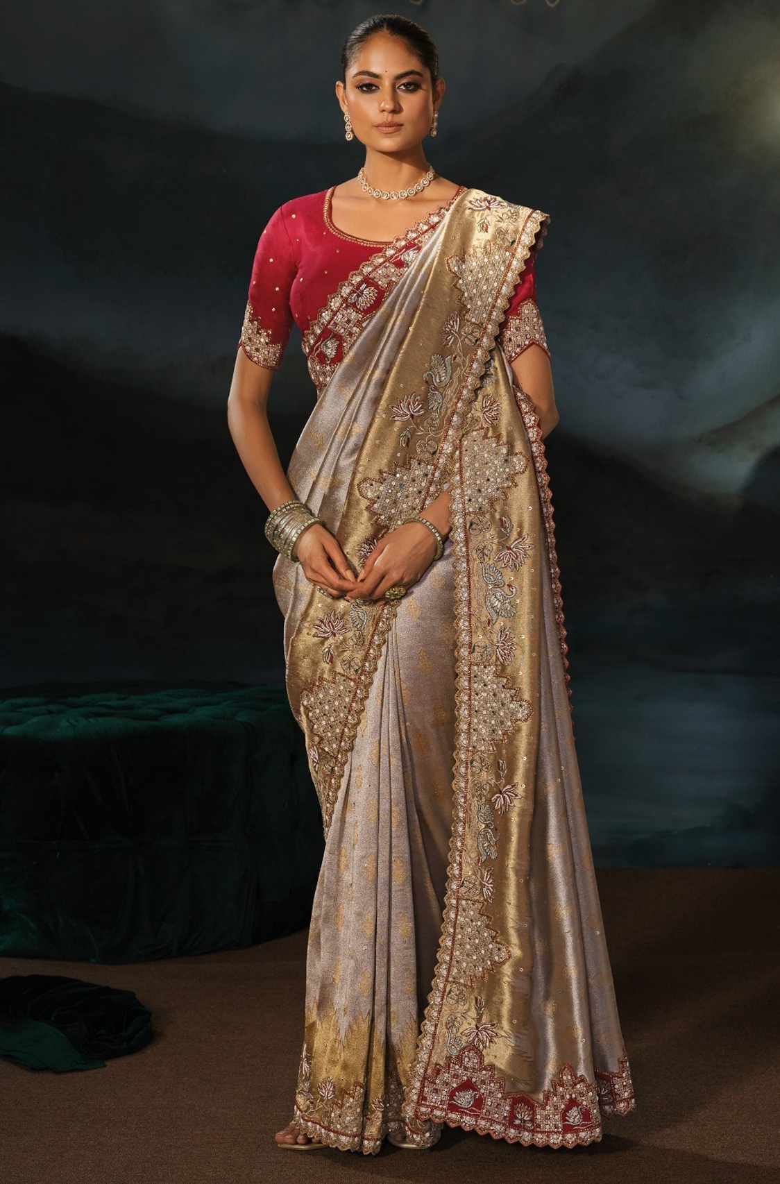 Silver Paisley Zari Thread Tanchoi Silk Saree