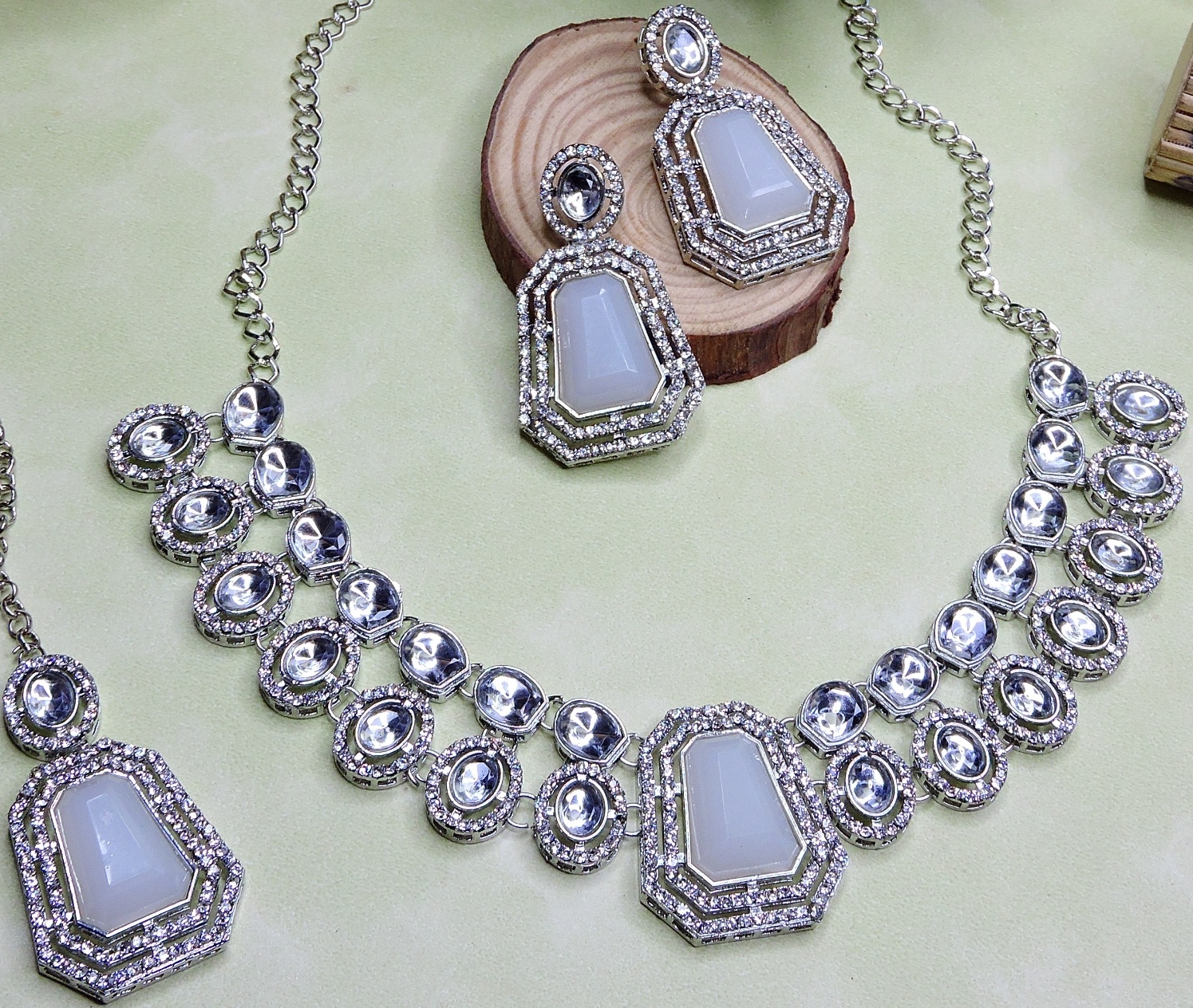 White Cascade Stone Alloy Evening Necklace