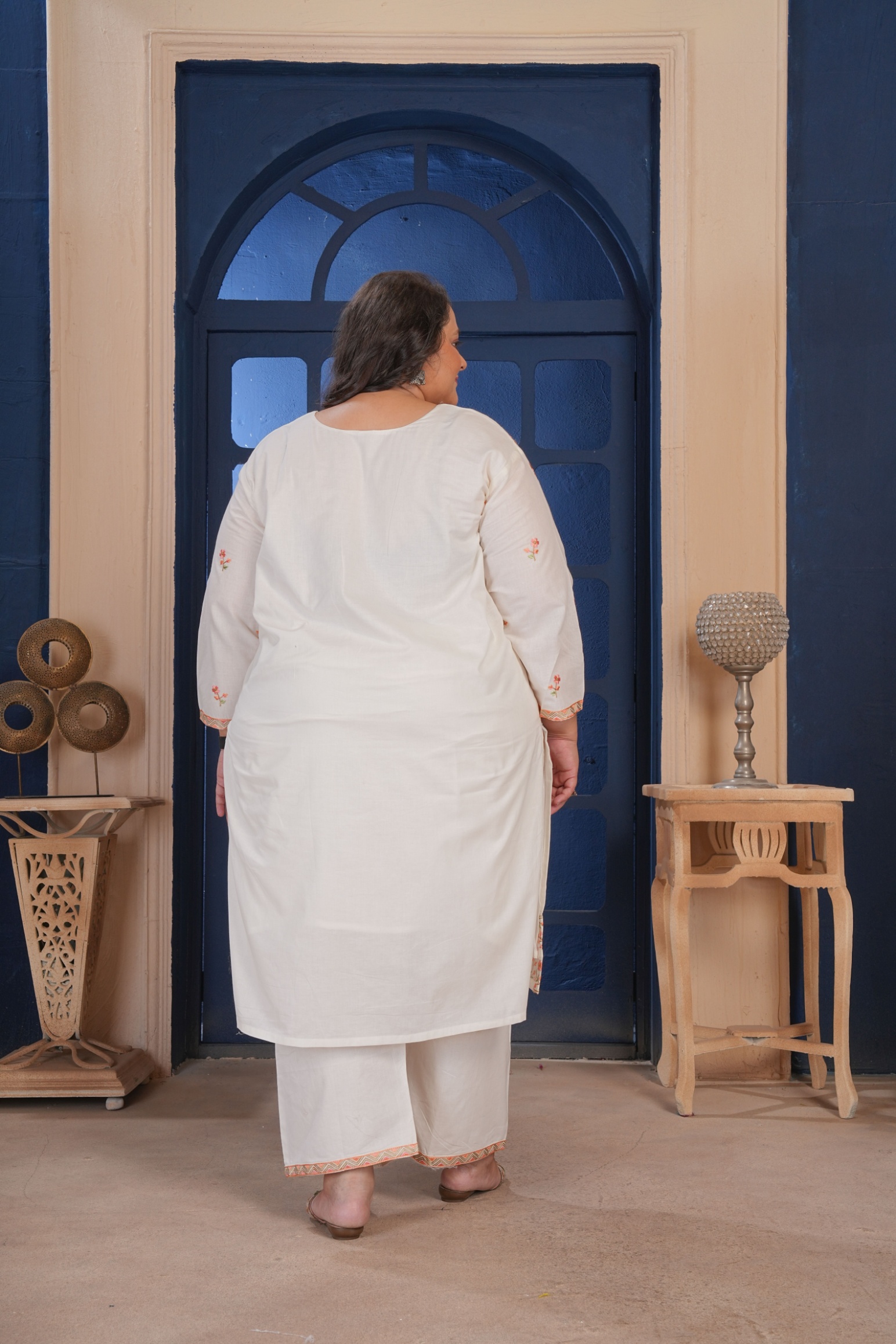 White Cotton Floral Threadwork Straight Kurta Set — alternate view