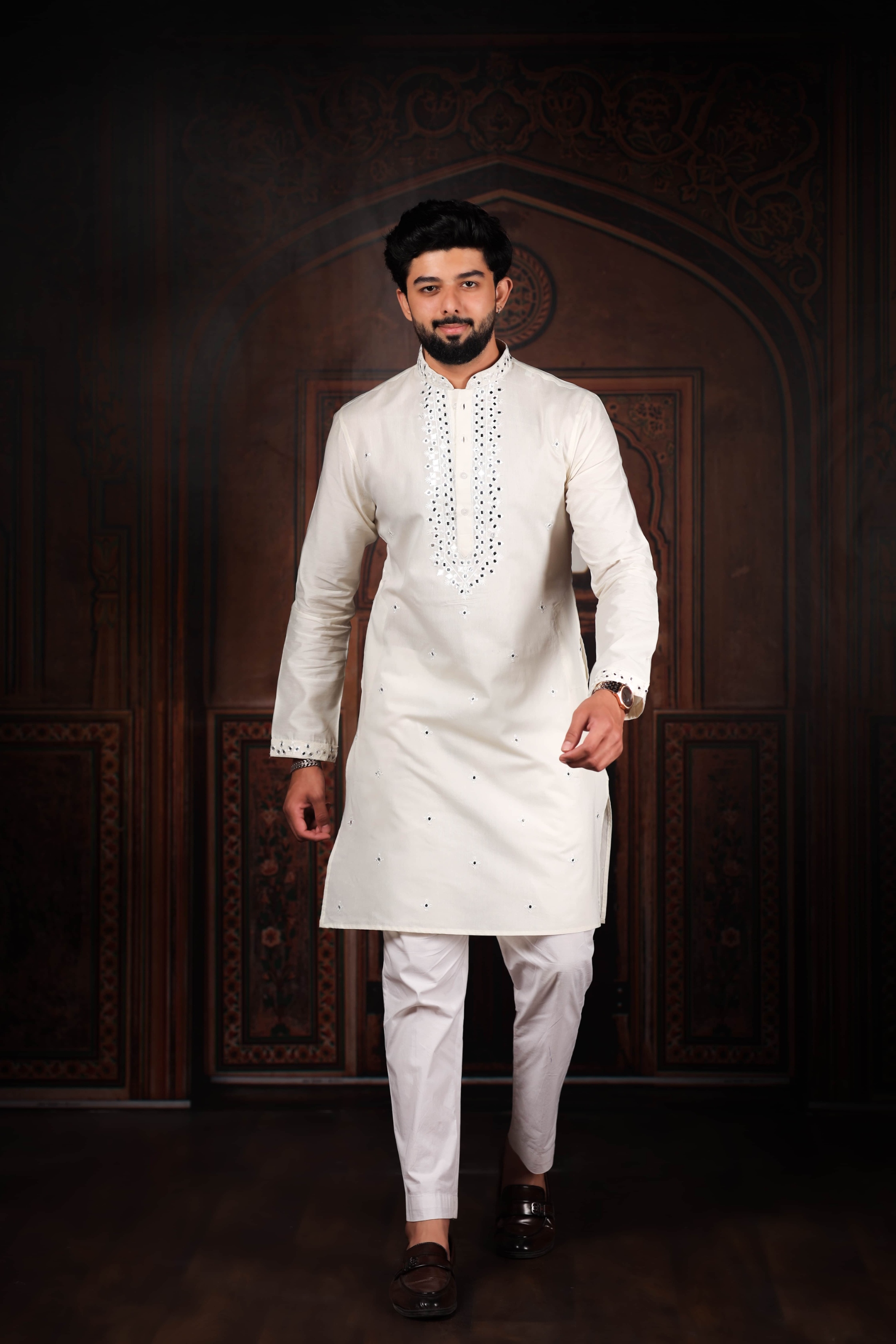 White Minimal Embroidery Kurta Pyjama