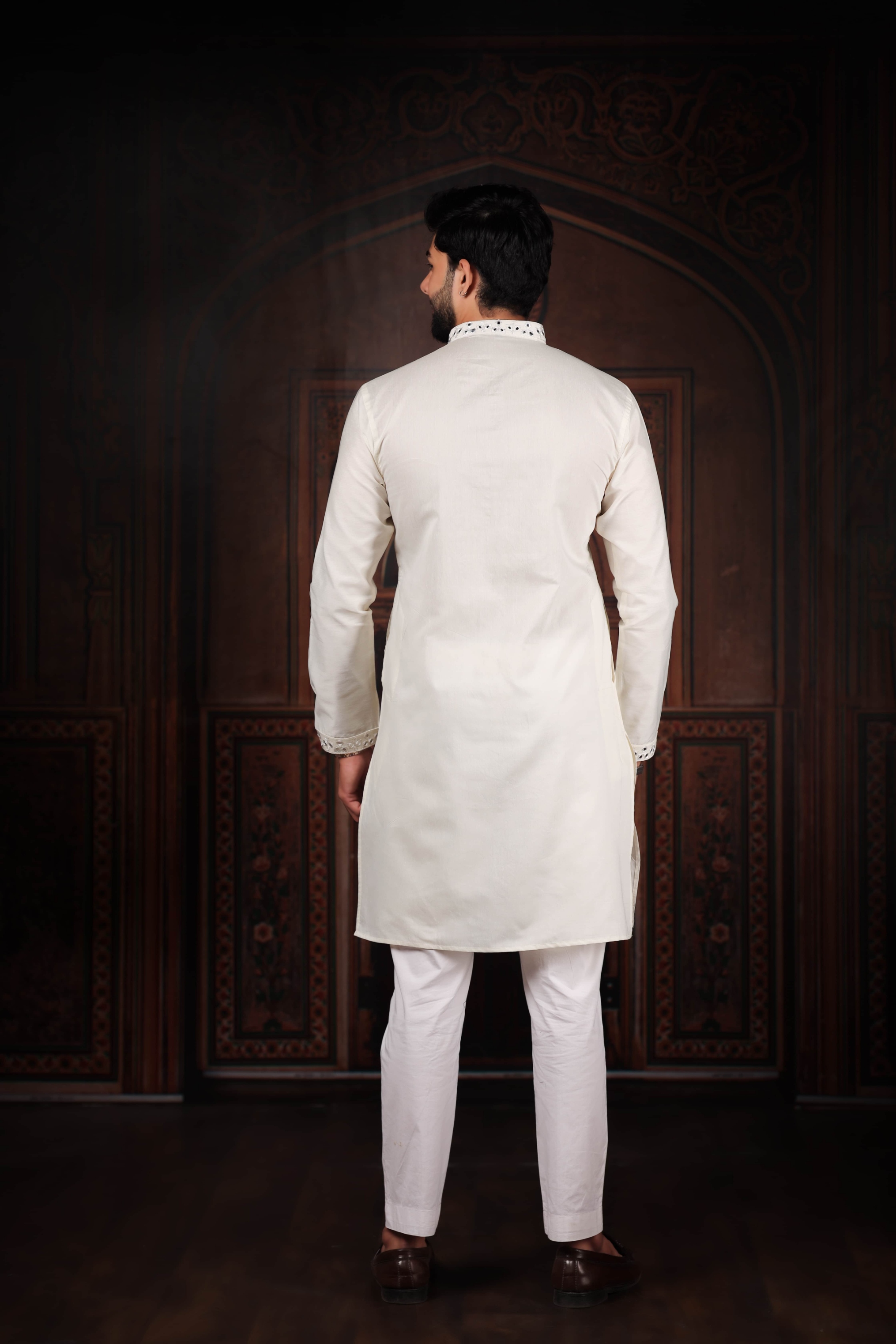 White Minimal Embroidery Kurta Pyjama — alternate view