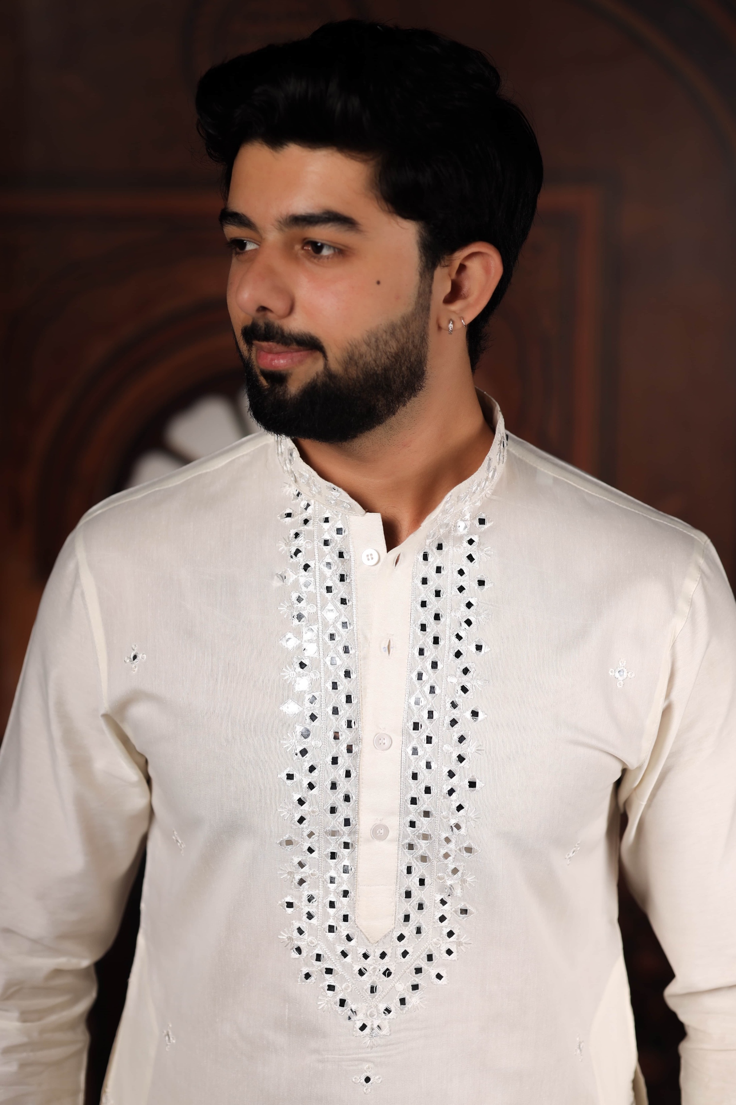 White Minimal Embroidery Kurta Pyjama