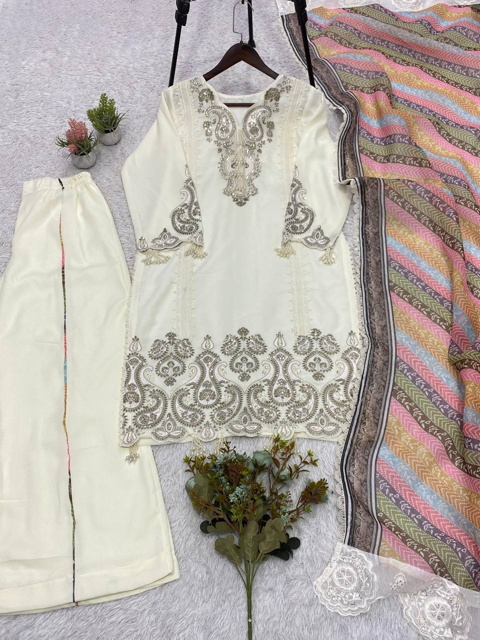 White Solid Sequinsned Georgette Straight Suit
