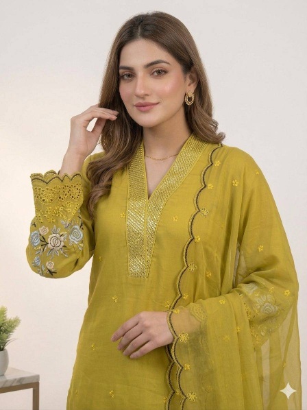 Yellow Cutwork Embroidered Mal Chanderi Silk Salwar Suit