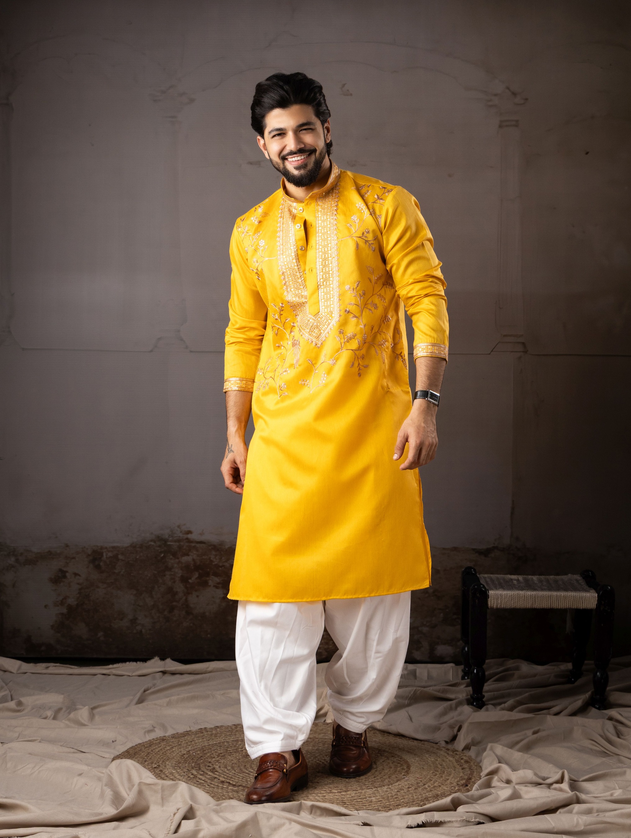 Yellow Geometric Neck Linen Embroidered Kurta Pyjama