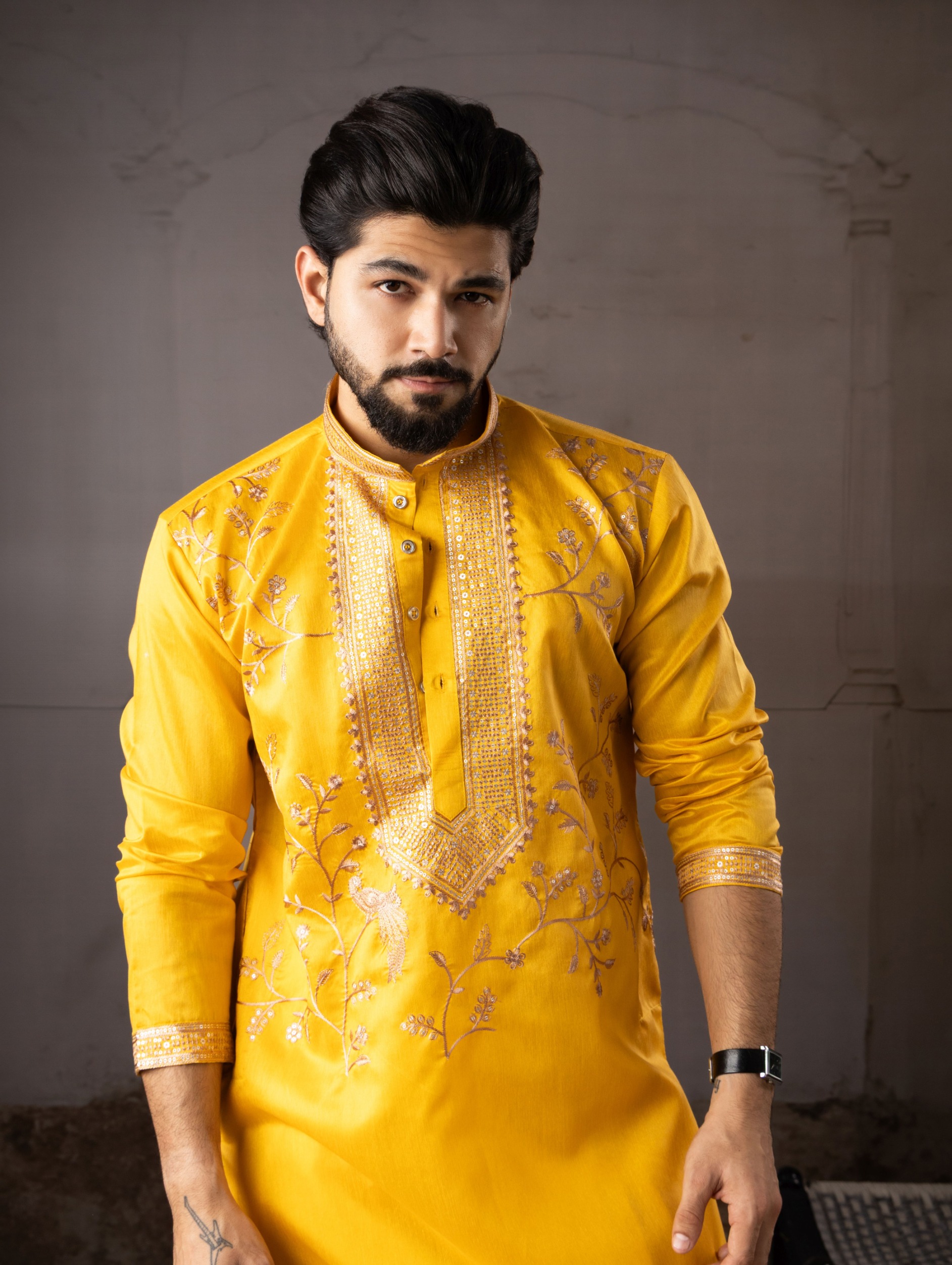 Yellow Geometric Neck Linen Embroidered Kurta Pyjama
