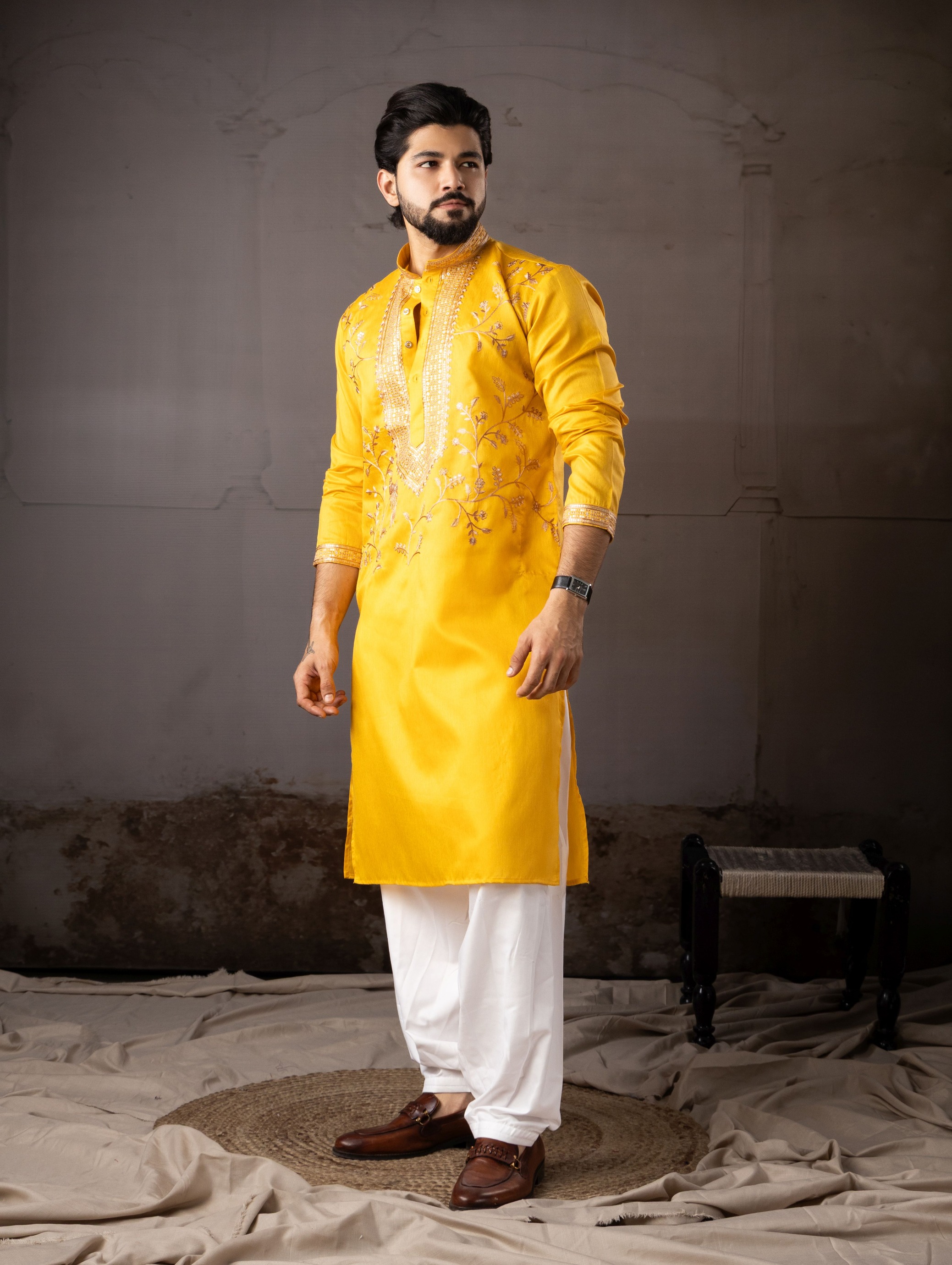Yellow Geometric Neck Linen Embroidered Kurta Pyjama