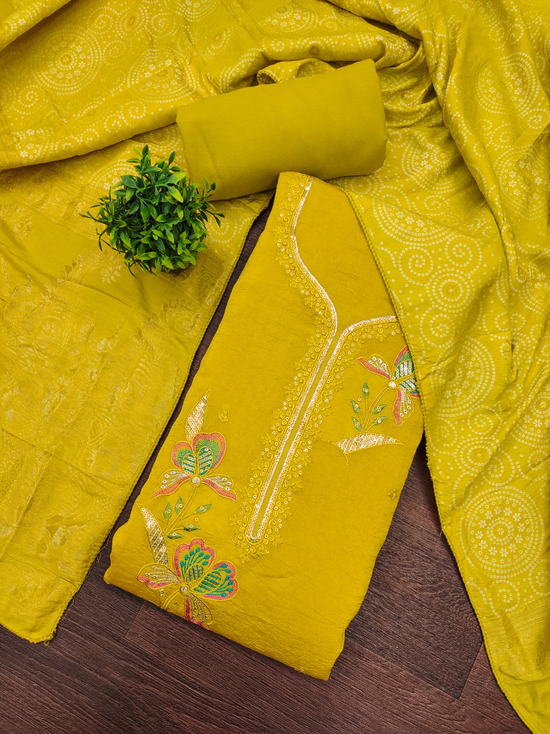 Yellow Lightweight Georgette Festive Print Salwar Suit